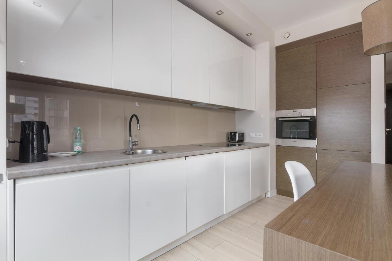 Grzybowska Platinum Apartment Tower A Varsóvia Exterior foto